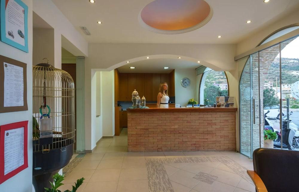 Alianthos Beach Hotel Plakiás Eksteriør bilde